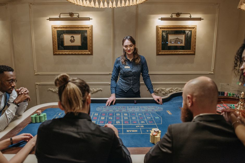 Slot Volatility, Poker Tells, and Betting Edges: A Real Guide