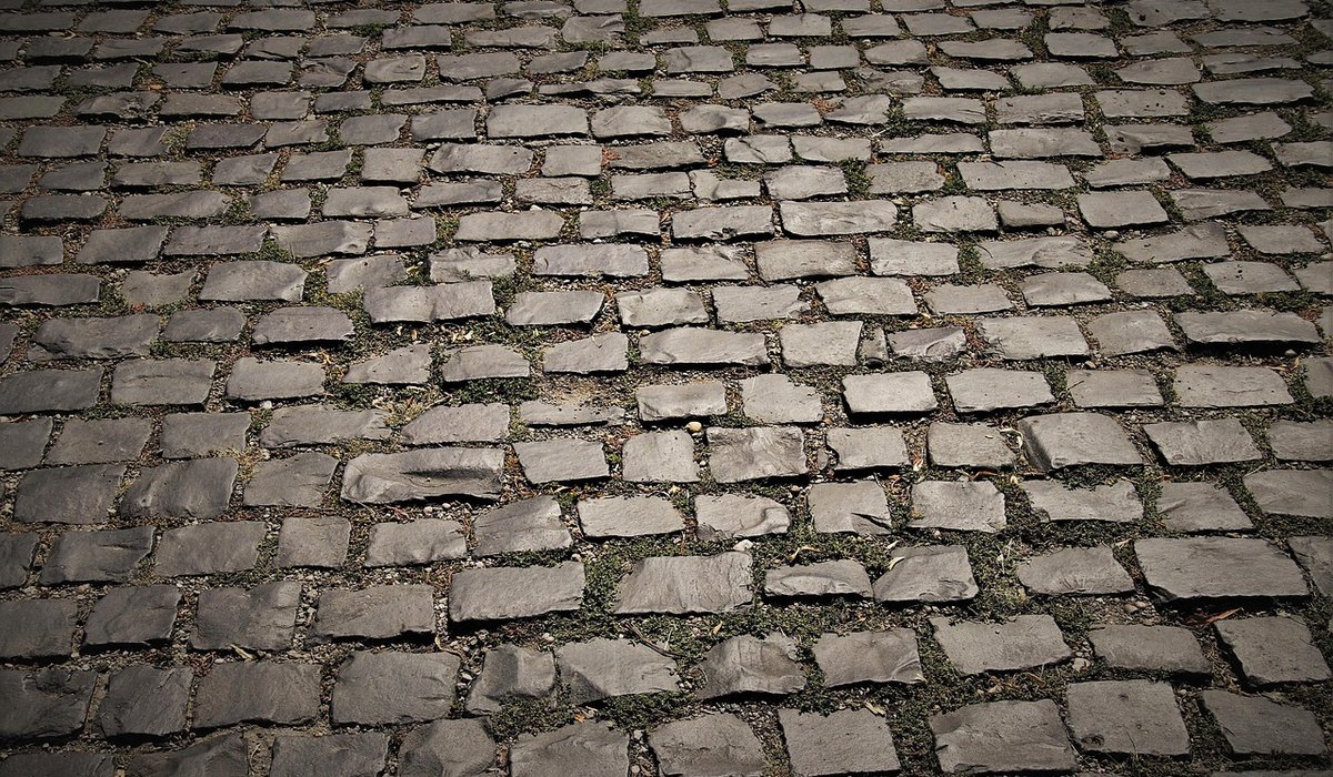 Using Brick Setts to Build Durable Garden Walkways