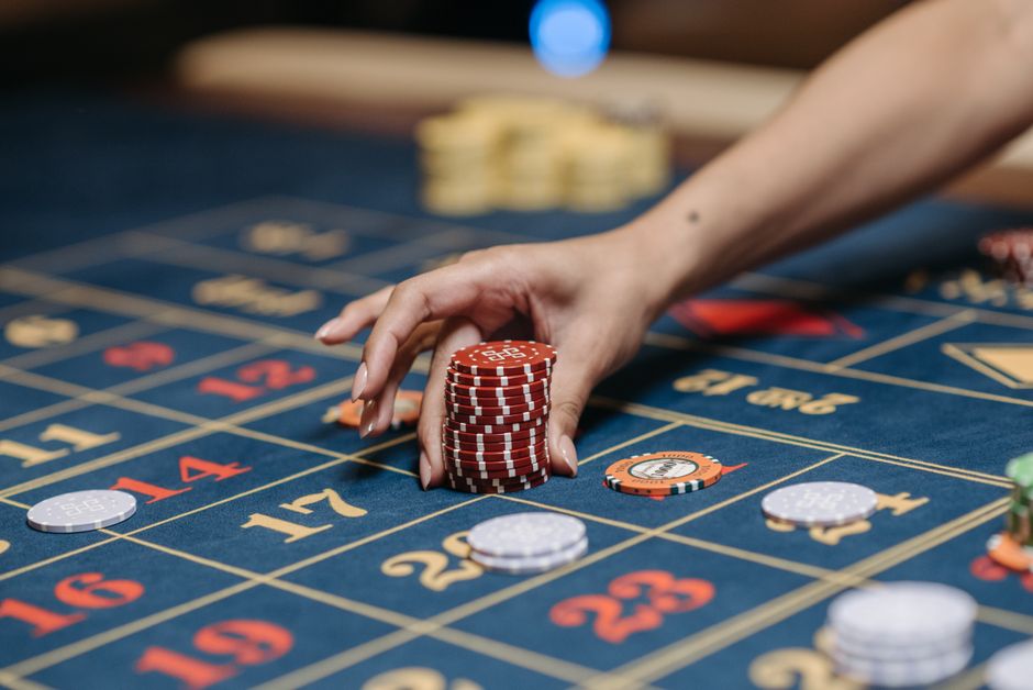 The Math and Mindset Behind Winning at Online Casinos