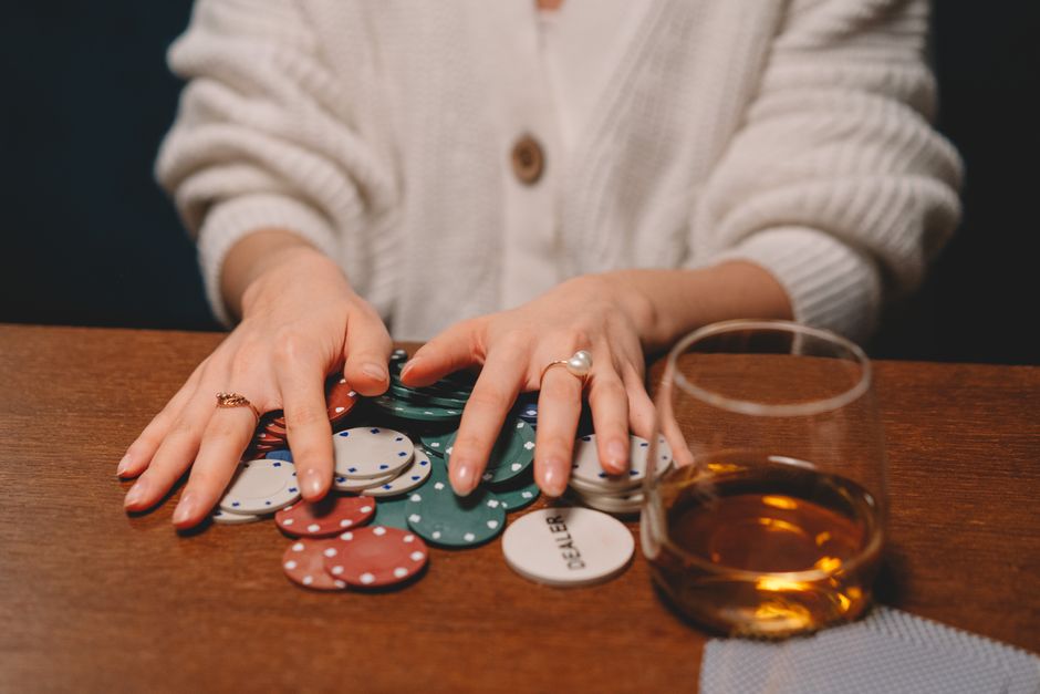 The Real Math Behind Casino Bonuses (And When to Walk Away)